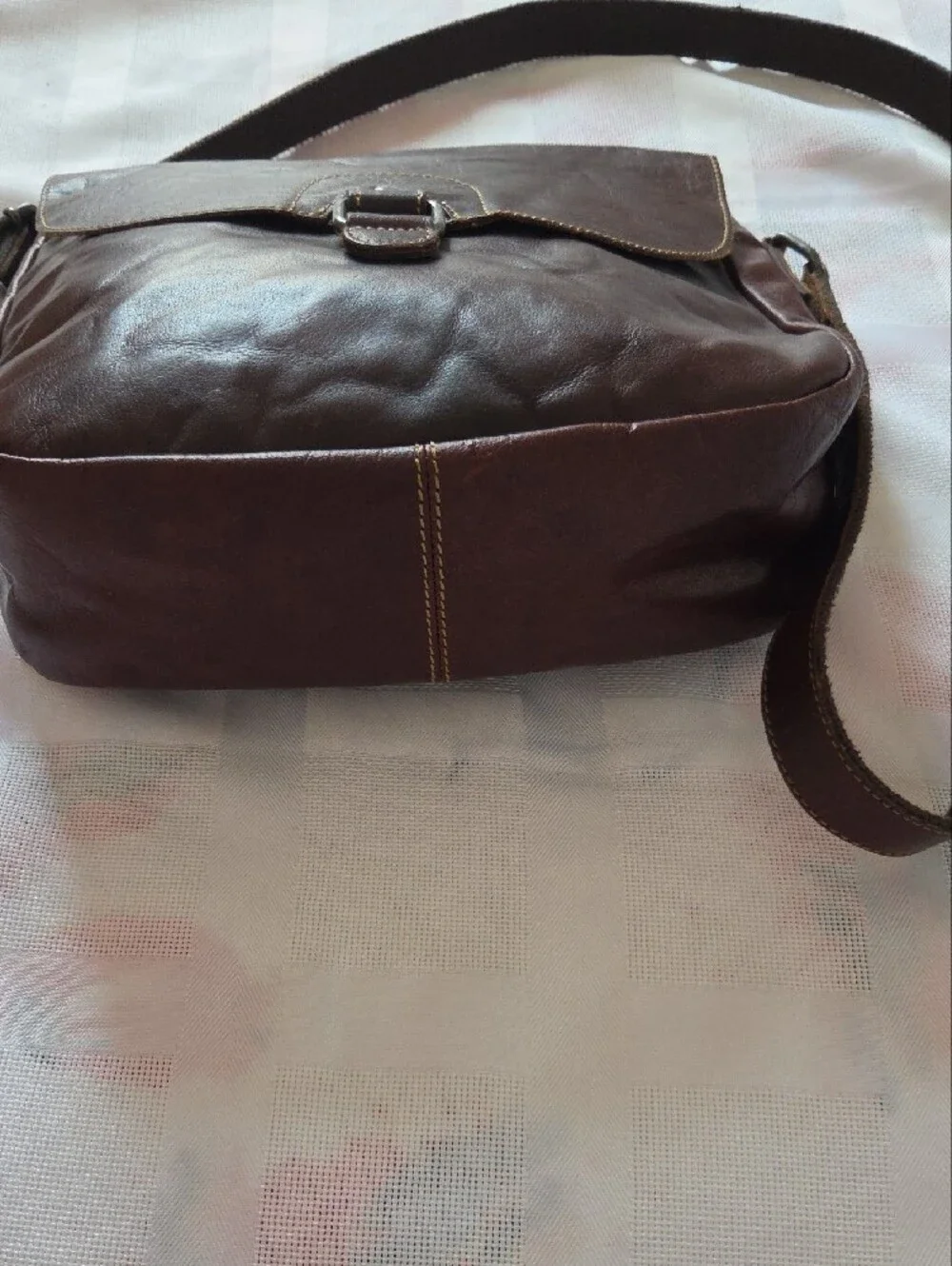 Classic Brown Leather Messenger Bag with Buckle Closure